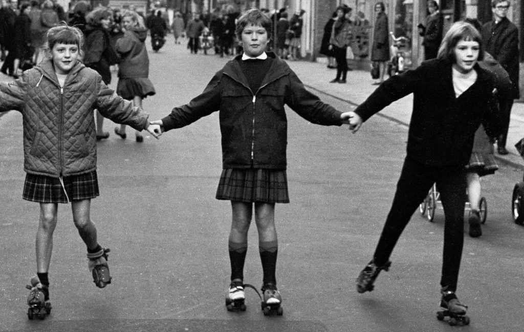 DE STRAAT IS VAN ONS! MAAR WIE ZIJN ZE?